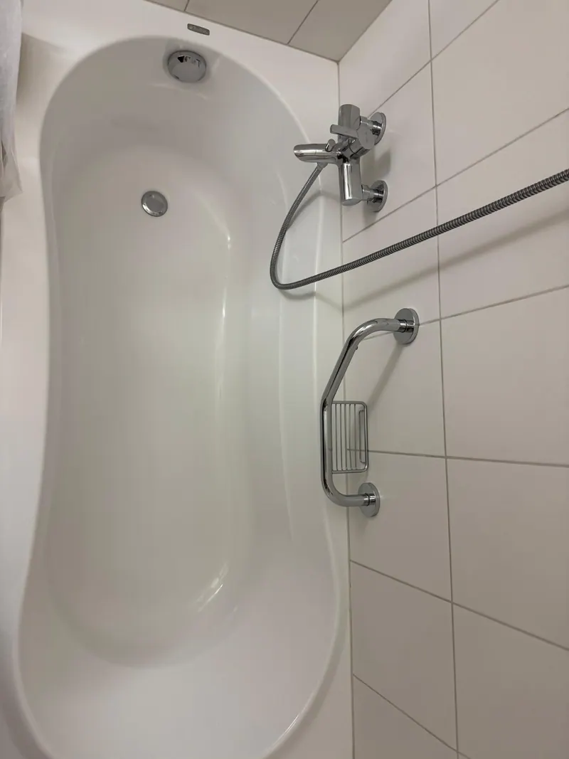 Baignoire et carrelage après une intervention GMA.